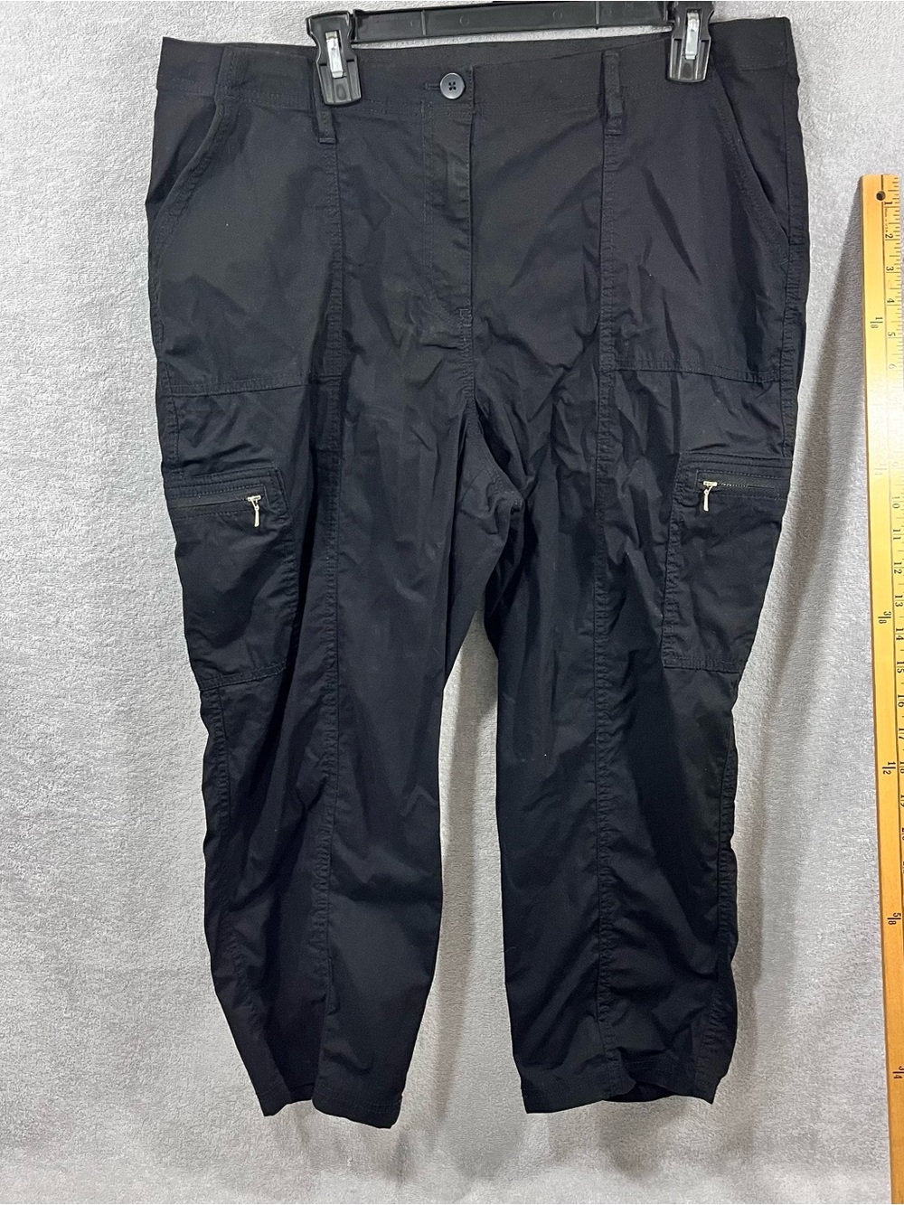 CHICOS CAPRIS SIZE 2 Black CARGO Pants Summer GOLF Zip Pockets